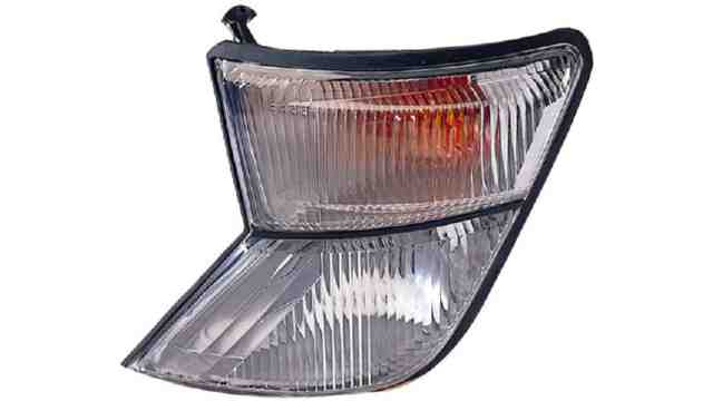 PILOTO DELANTERO DERECHO BLANCO NISSAN PATROL 14522382 1 PILOTO DELANTERO DERECHO BLANCO NISSAN PATROL 14522382